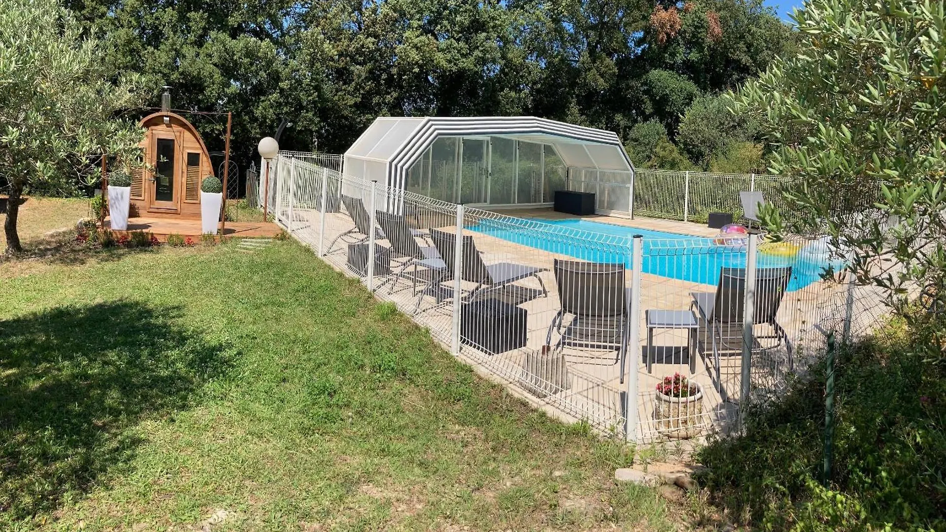 Domaine Des Lavarines Morieres-les-Avignon Guest house