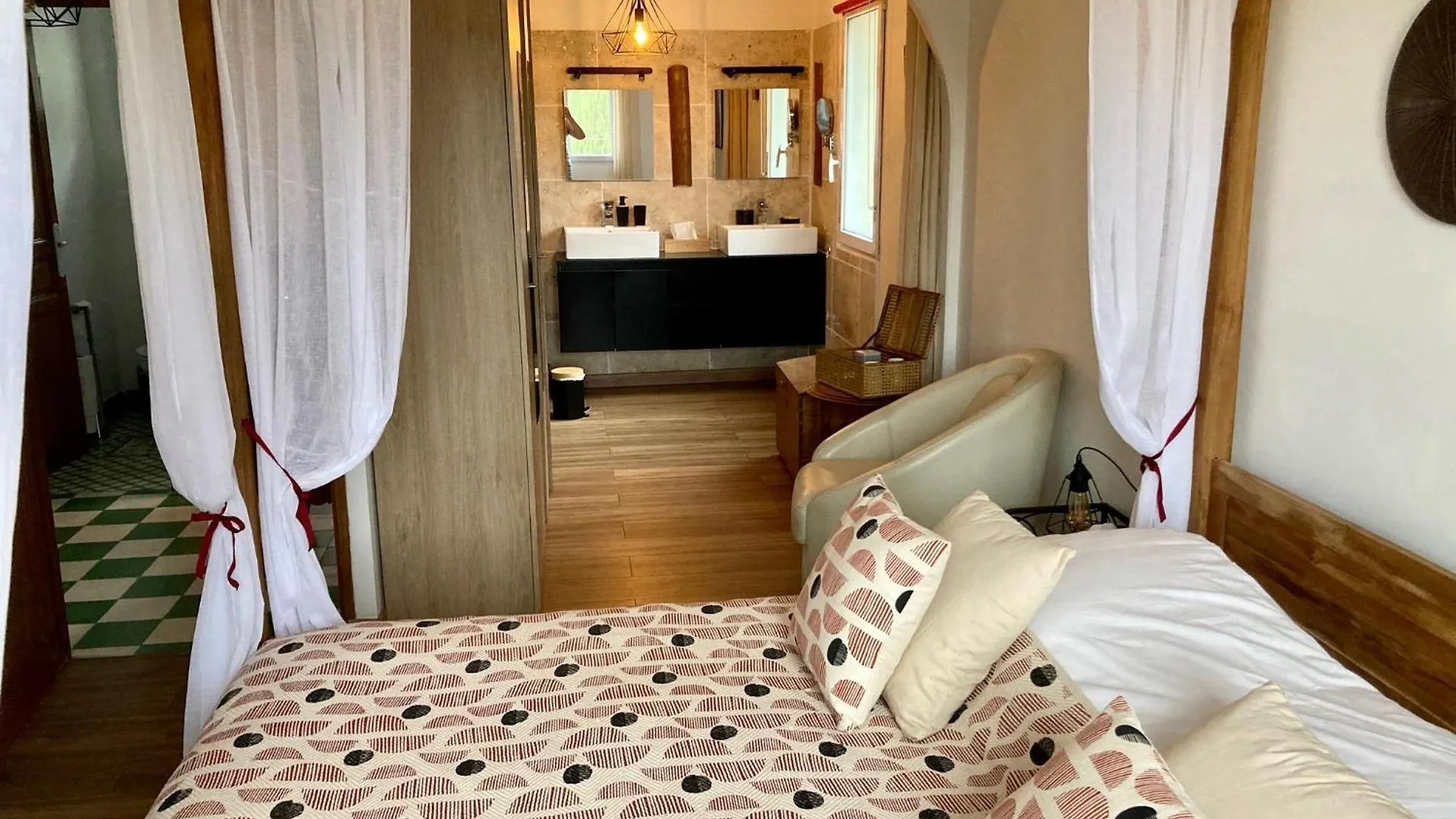 Domaine Des Lavarines Morieres-les-Avignon Guest house